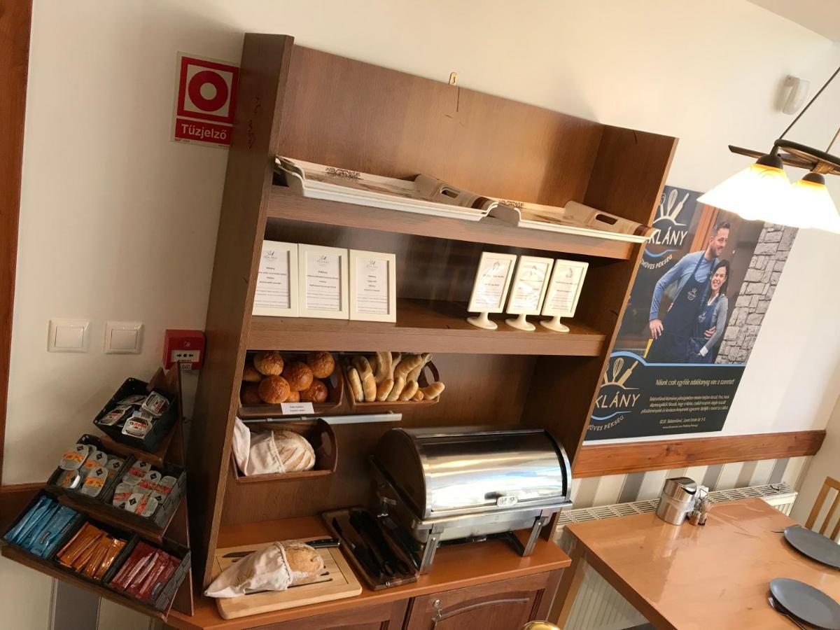 مبيت وإفطار بالاتونفوريد Zoeldteto Panzio المظهر الخارجي الصورة